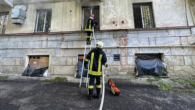 У Львові горіло складське приміщення пологового на Мечникова У Львові горіло складське приміщення пологового на Мечникова