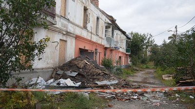 "Все воно валиться": скільки триватиме ремонт пошкоджених будинків на Металургів у Сумах "Все воно валиться": скільки триватиме ремонт пошкоджених будинків на Металургів у Сумах