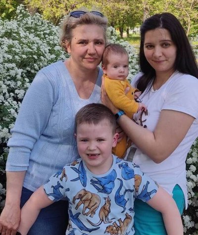 Мати загинула, а 8-річний брат лишився без руки. Історія родини Головко, яка потрапила під обстріл Кривого Рогу 4 квітня Мати загинула, а 8-річний брат лишився без руки. Історія родини Головко, яка потрапила під обстріл Кривого Рогу 4 квітня