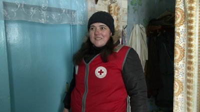 Самотніми людьми у прикордонних віддалених селах Рівненщини опікуються соцробітники Червоного Хреста Самотніми людьми у прикордонних віддалених селах Рівненщини опікуються соцробітники Червоного Хреста