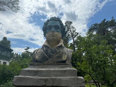 Погруддя пушкіна в Черкасах Погруддя пушкіна в Черкасах