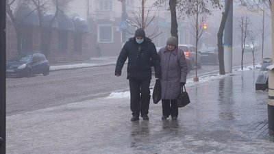 Пропустили перші рейси через ожеледь: як чистять дороги у Кропивницькому та як їздить громадський транспорт Пропустили перші рейси через ожеледь: як чистять дороги у Кропивницькому та як їздить громадський транспорт