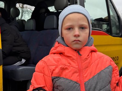 Пʼятьох дітей та їхніх мам евакуювали з прифронтового Чаплиного на Дніпропетровщині Пʼятьох дітей та їхніх мам евакуювали з прифронтового Чаплиного на Дніпропетровщині