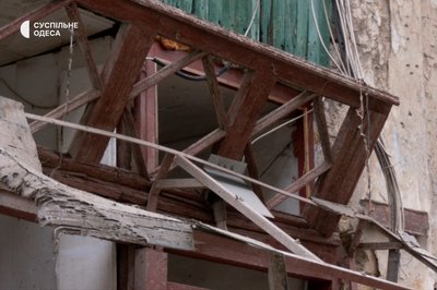 Вимушені виселятися: в Одесі зносять будинок, який постраждав під час атаки 13 грудня Вимушені виселятися: в Одесі зносять будинок, який постраждав під час атаки 13 грудня