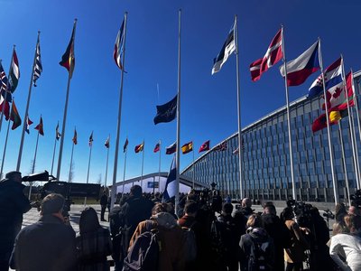 Фінляндія, НАТО, прапори Фінляндія, НАТО, прапори