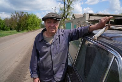 "Чекаємо миру, а як не миру – то смерті": як живуть у прифронтовій Новопавлівці за 7 км від фронту "Чекаємо миру, а як не миру – то смерті": як живуть у прифронтовій Новопавлівці за 7 км від фронту