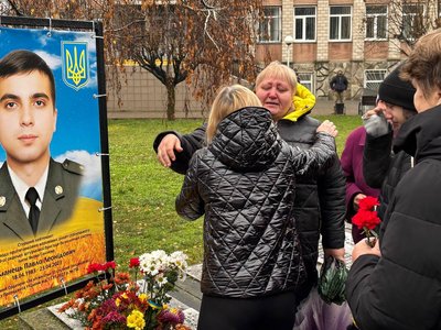 У Ямполі на Вінниччині відкрили Алею портретів загиблих героїв У Ямполі на Вінниччині відкрили Алею портретів загиблих героїв