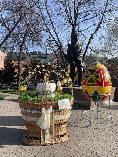 Виставка великодніх кошиків, просто неба, Тернопіль, квітень 2025 Виставка великодніх кошиків, просто неба, Тернопіль, квітень 2025