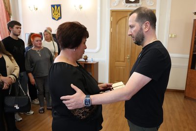 Рідним шістьох військових вручили державні нагороди