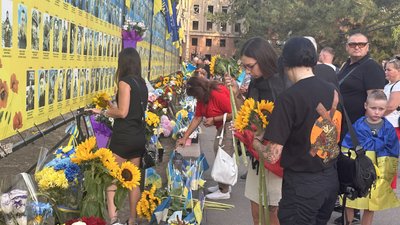 Вечір памʼяті захисників України відбувся у Миколаєві