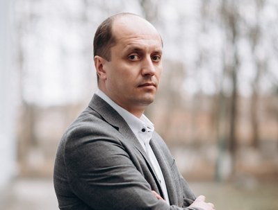 У декларації за 2025 Віталій Бузиль зазначив, що готівкою мав 14 тисяч доларів У декларації за 2025 Віталій Бузиль зазначив, що готівкою мав 14 тисяч доларів