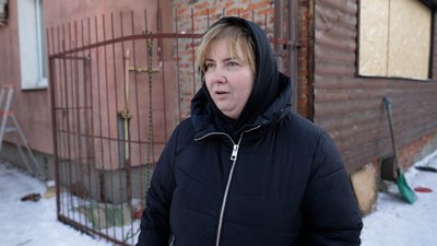 "Вікон та стелі немає, а ялинка вистояла": що розповідають мешканці пошкоджених будинків про атаку РФ на Чернігів "Вікон та стелі немає, а ялинка вистояла": що розповідають мешканці пошкоджених будинків про атаку РФ на Чернігів