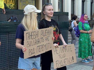 Відставка Федорова: у Дніпрі мітингують проти зміни міністра оборони
