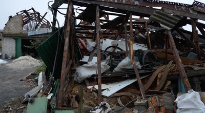 «Після зими, мабуть, і стін не лишиться». Як живуть мешканці пошкоджених через детонацію будинків у Піщанці «Після зими, мабуть, і стін не лишиться». Як живуть мешканці пошкоджених через детонацію будинків у Піщанці
