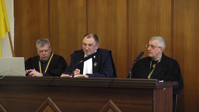 Вбивство дитини у Радомишлі: суд відпустив одного з підозрюваних під нічний домашній арешт Вбивство дитини у Радомишлі: суд відпустив одного з підозрюваних під нічний домашній арешт