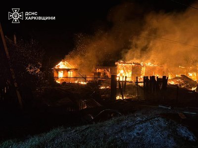 Великий Бурлук на Харківщині атакували дрони РФ: зайнялися два будинки Великий Бурлук на Харківщині атакували дрони РФ: зайнялися два будинки