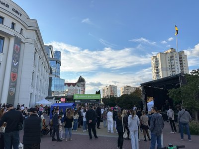 Люди прийшли подивитись на виступи, 26 вересня 2026 року, Хмельницький Люди прийшли подивитись на виступи, 26 вересня 2026 року, Хмельницький