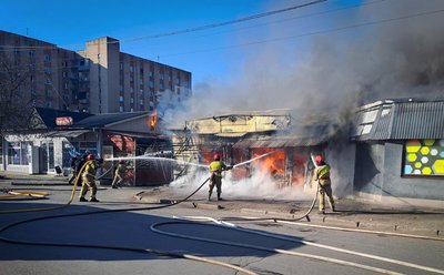 В Ужгороді горів магазин в районі продовольчого ринку. Пожежу ліквідували В Ужгороді горів магазин в районі продовольчого ринку. Пожежу ліквідували