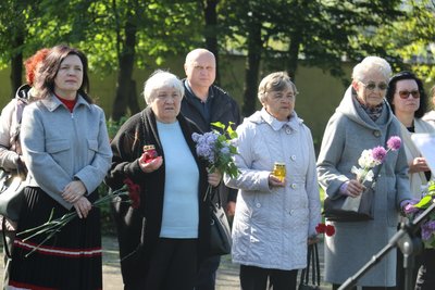 У Житомирі вшанували пам’ять жертв політичних репресій, а також підняли прапор кримськотатарського народу У Житомирі вшанували пам’ять жертв політичних репресій, а також підняли прапор кримськотатарського народу