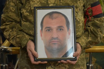 У Луцьку попрощалися з загиблими на Донеччині Іваном Литвіним і Олександром Чируком У Луцьку попрощалися з загиблими на Донеччині Іваном Литвіним і Олександром Чируком