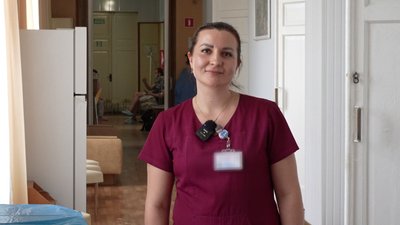 «Вдома небо синіше»: медична сестра херсонської лікарні про життя в Херсоні та Незалежність «Вдома небо синіше»: медична сестра херсонської лікарні про життя в Херсоні та Незалежність