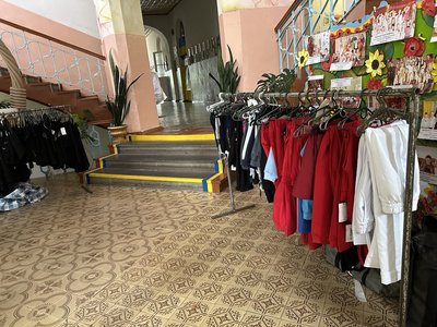 Ярмарок турботи: на Черкащині діти-сироти безоплатно отримали шкільну форму Ярмарок турботи: на Черкащині діти-сироти безоплатно отримали шкільну форму