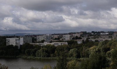 Багатоповерхівки в спальному районі Чернівців. Панорама на забудову Багатоповерхівки в спальному районі Чернівців. Панорама на забудову