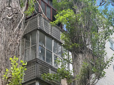Армія РФ вдарила біля біля багатоповерхівки у Сумах. ФОТО Армія РФ вдарила біля біля багатоповерхівки у Сумах. ФОТО