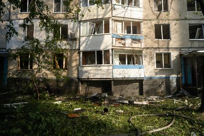 Будинок на ХТЗ, пошкоджений внаслідок авіаударів по Харкову, 30 серпня 2024 року Будинок на ХТЗ, пошкоджений внаслідок авіаударів по Харкову, 30 серпня 2024 року