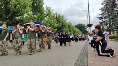 На Чернігівщині попрощалися з бійцями Олегом Прокопцем та Валерієм Гайовим На Чернігівщині попрощалися з бійцями Олегом Прокопцем та Валерієм Гайовим