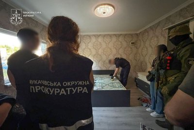 На Закарпатті судитимуть матір за підозрою у сексуальній експлуатації 13-річної доньки На Закарпатті судитимуть матір за підозрою у сексуальній експлуатації 13-річної доньки