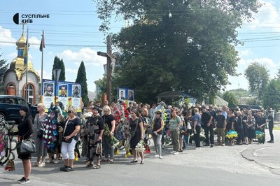 Їх вбила російська ракета: на Київщини попрощалися з вихователькою Наталією Гайовою, її синами та братом Їх вбила російська ракета: на Київщини попрощалися з вихователькою Наталією Гайовою, її синами та братом