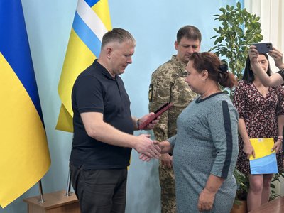 У Кременчуці родинам передали посмертні нагороди семи загиблих військових У Кременчуці родинам передали посмертні нагороди семи загиблих військових