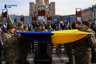 "Трагедія, яку не можна пробачити": у Києві попрощалися з загиблим на війні Василем Ратушним "Трагедія, яку не можна пробачити": у Києві попрощалися з загиблим на війні Василем Ратушним