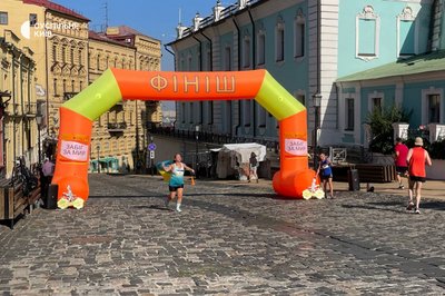 Кияни пробіглися "За мир" до Дня народження Андріївського узвозу Кияни пробіглися "За мир" до Дня народження Андріївського узвозу