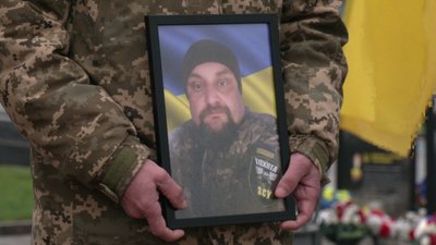 З військовими Олександром Мулявкою та Віктором Кравчуком попрощалися у Рівному З військовими Олександром Мулявкою та Віктором Кравчуком попрощалися у Рівному