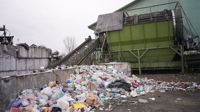 "Нам тут жити". Чи сортують сміття сум'яни і як працює сортувальна лінія