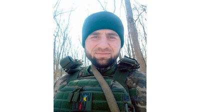 У двох громадах Чернігівщини попрощалися з захисниками Дмитром Буйним та Максимом Будніком У двох громадах Чернігівщини попрощалися з захисниками Дмитром Буйним та Максимом Будніком
