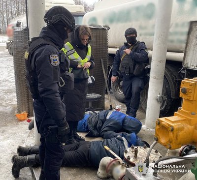 Викрадали пальне із трубопроводу — на Житомирщині судитимуть 5 чоловіків Викрадали пальне із трубопроводу — на Житомирщині судитимуть 5 чоловіків