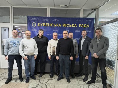 Мешканці громади на Рівненщині допомагають будувати укріплення на Дніпропетровщині Мешканці громади на Рівненщині допомагають будувати укріплення на Дніпропетровщині