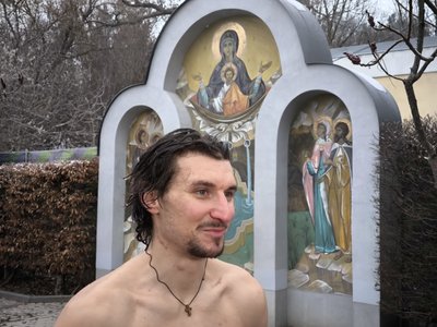 Житель Харкова купався на Водохреще у Саржиному яру, 6 січня 2025 року Житель Харкова купався на Водохреще у Саржиному яру, 6 січня 2025 року