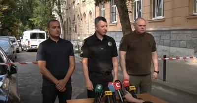 Очільник Львівської обласної прокуратури Микола Мерет, керівник поліції Львівської області Олександр Шляховський та керівник обласного управління СБУ Вадим Онищенко Очільник Львівської обласної прокуратури Микола Мерет, керівник поліції Львівської області Олександр Шляховський та керівник обласного управління СБУ Вадим Онищенко