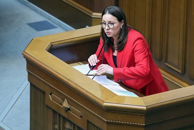 Юлія Свириденко виступає з промовою у день затвердження її першою віце-прем'єркою та міністеркою економіки України на засіданні Верховної Ради 4 листопада 2021 року Юлія Свириденко виступає з промовою у день затвердження її першою віце-прем'єркою та міністеркою економіки України на засіданні Верховної Ради 4 листопада 2021 року
