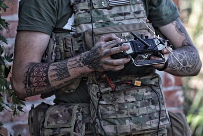 Відбивають штурми, доставляють боєприпаси та беруть у полон дронами: інтерв'ю з військовим взводу БпЛА "Аркан" Відбивають штурми, доставляють боєприпаси та беруть у полон дронами: інтерв'ю з військовим взводу БпЛА "Аркан"