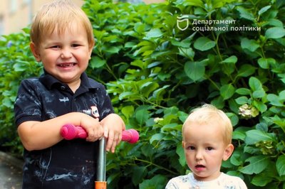 У Дніпрі шукають родину для 4-річного і 2-річного братиків У Дніпрі шукають родину для 4-річного і 2-річного братиків