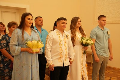 "Символічна дата для нас і для всієї України": у Черкасах на День Незалежності побрались 23 пари "Символічна дата для нас і для всієї України": у Черкасах на День Незалежності побрались 23 пари