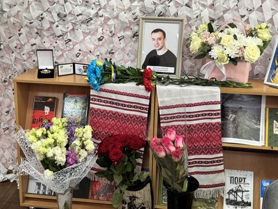 "Достойний син України": у Сумах вшанували пам'ять загиблого захисника Костянтина Сиси "Достойний син України": у Сумах вшанували пам'ять загиблого захисника Костянтина Сиси