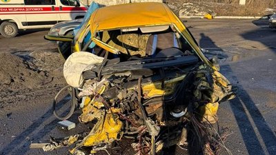 Зіткнення вантажівки та легковика: на Вінниччині у ДТП загинув чоловік Зіткнення вантажівки та легковика: на Вінниччині у ДТП загинув чоловік