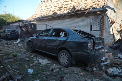 Російські армійці вдарили двома КАБами по житловому сектору на околиці Сум. Серед травмованих — діти Російські армійці вдарили двома КАБами по житловому сектору на околиці Сум. Серед травмованих — діти