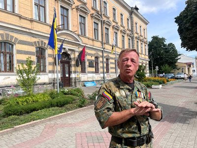 У музеї Стрия зберігають синьо-жовтий прапор, який у 1990 році підняли над будівлею міськради У музеї Стрия зберігають синьо-жовтий прапор, який у 1990 році підняли над будівлею міськради